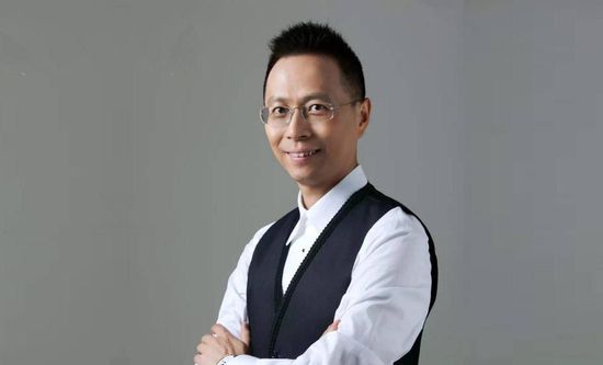 摸屁股亲胸脱内衣内裤作文