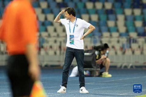 射在阿姨脸上